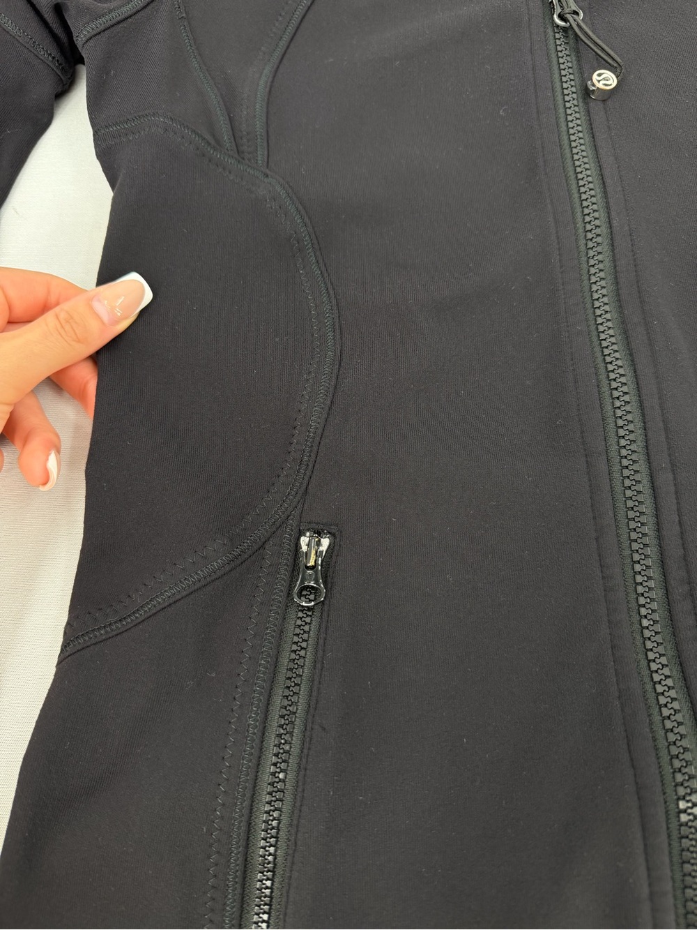 Lululemon Forme Jacket Black Full Zip Thumbholes Size 6 athleisure yoga Pilates - Picture 11 of 14